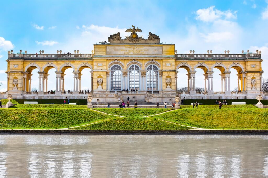 Vienna Unveiled : Viennese Art, Food, and Architecture