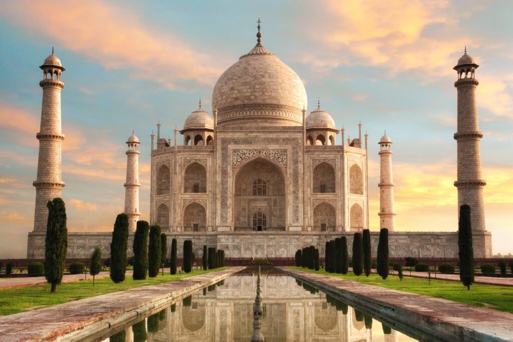 These beautiful palaces recall a history of opulence and luxury. See where kings and queens used to live in different countries.
